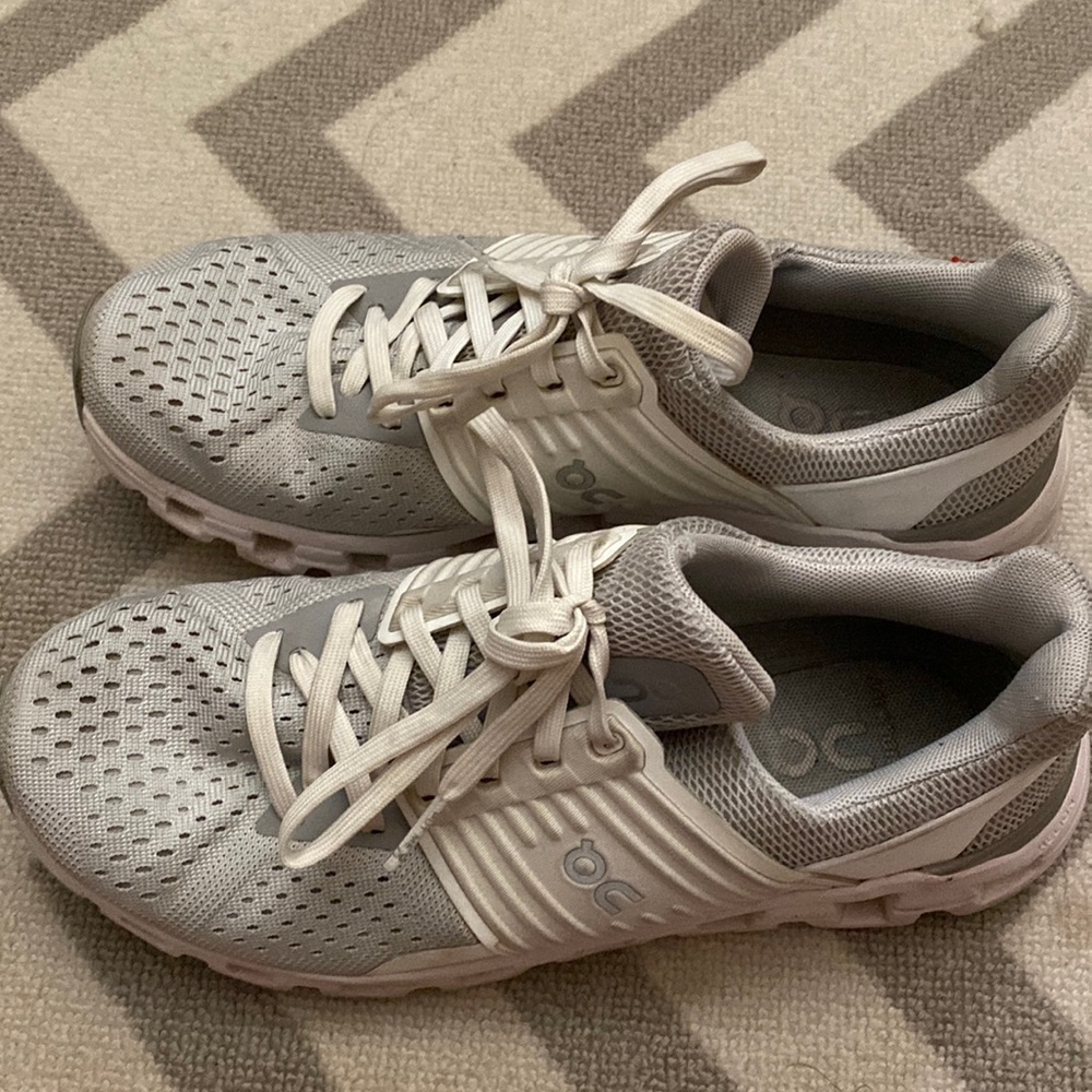 On running cloudshift womens size 7